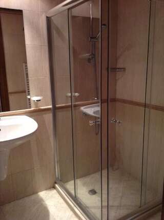 Отель Mura Hotel Банско Двухместный номер с 2 отдельными кроватями (для 2 взрослых и 1 ребенка) - Доступ в центр релаксации-25